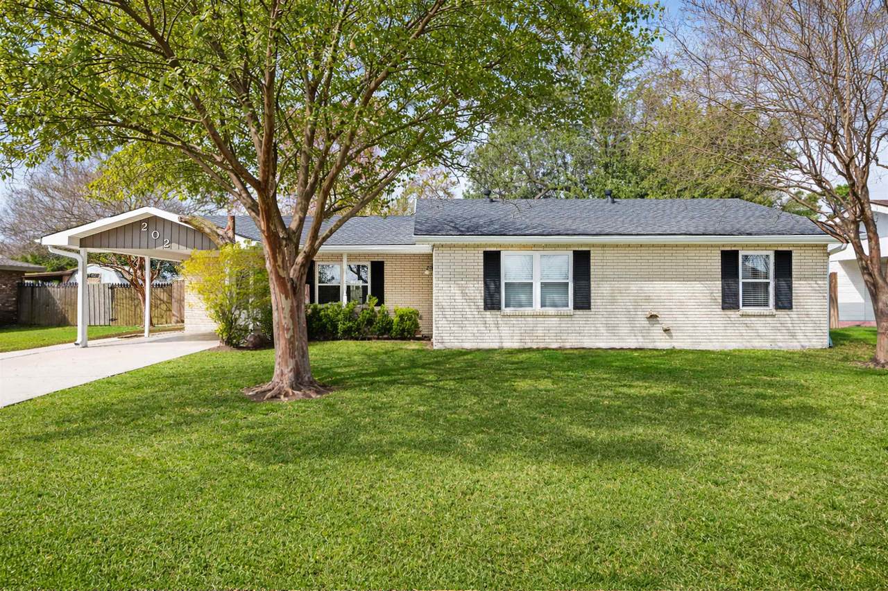 202 Dale St - Photo 1