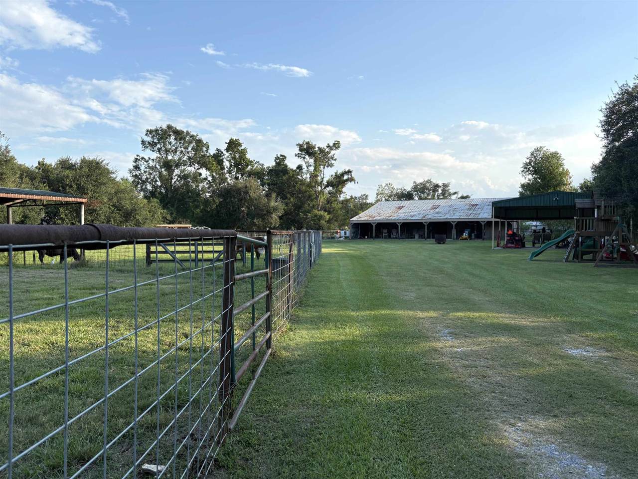 201 Oak St - Photo 1