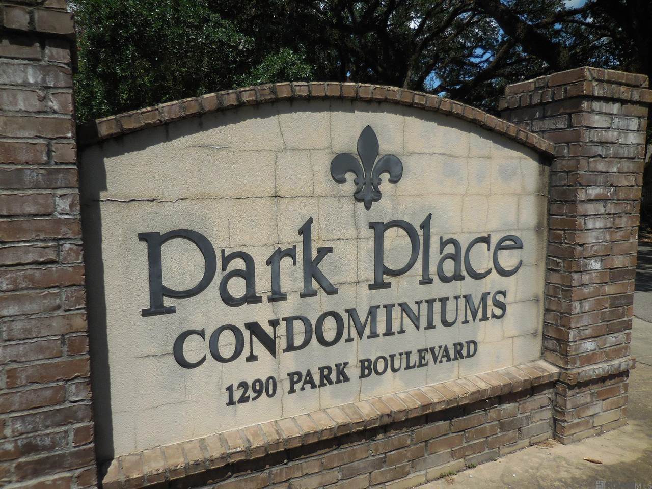 1290 Park Blvd - Photo 1
