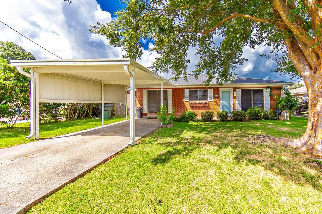 202 Fairmont Dr - Photo 1