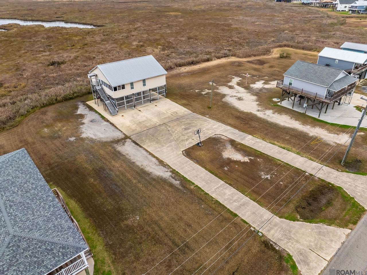 988 Four Point Rd - Photo 1