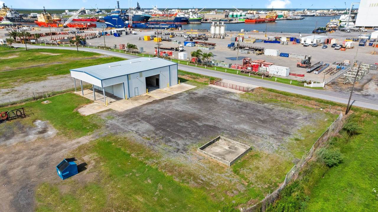 147 1st St - Photo 1