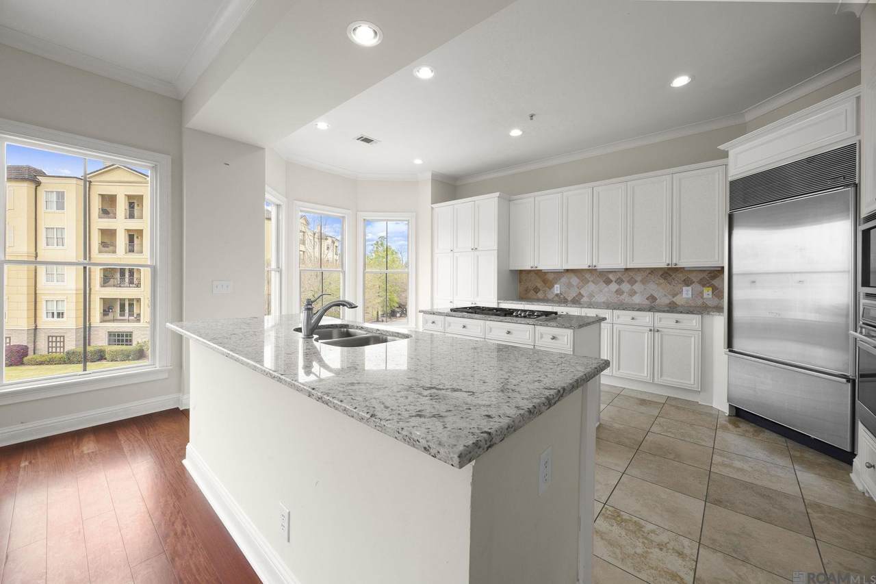 998 Stanford Ave - Photo 1