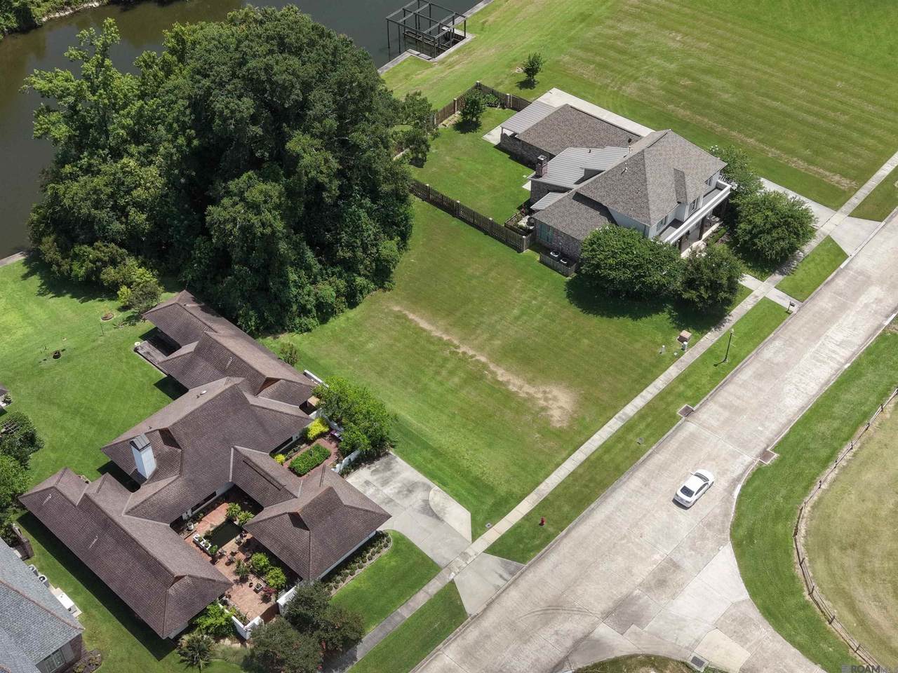  Island Dr - Photo 1