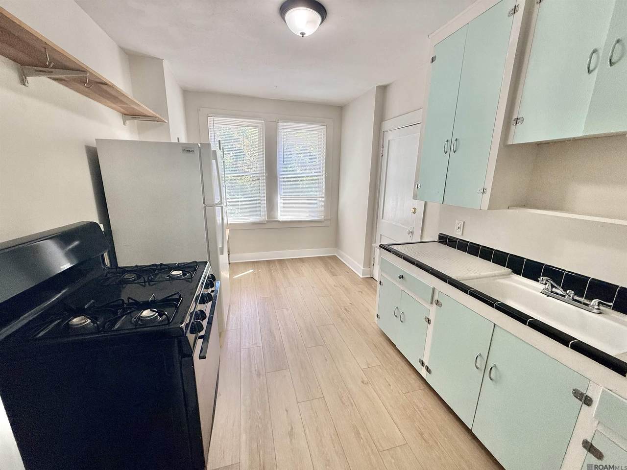 811 Kenmore Ave - Photo 1