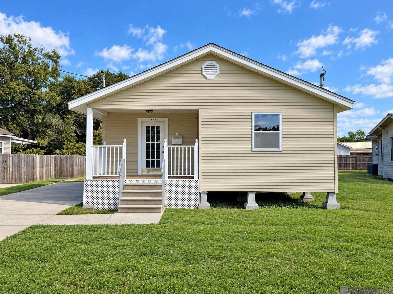 532 Avenue B - Photo 1