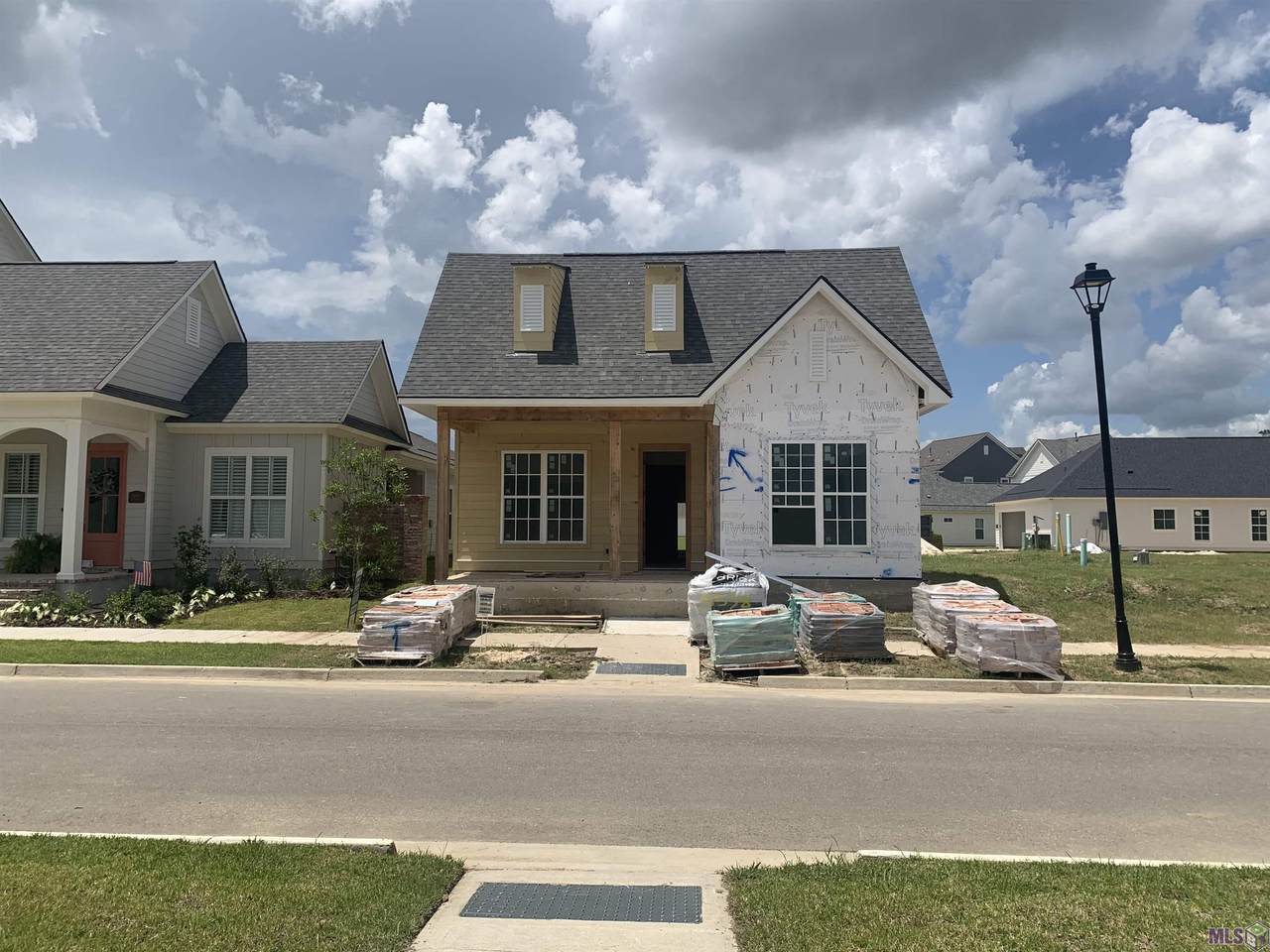 7610 Griffon Dr - Photo 1