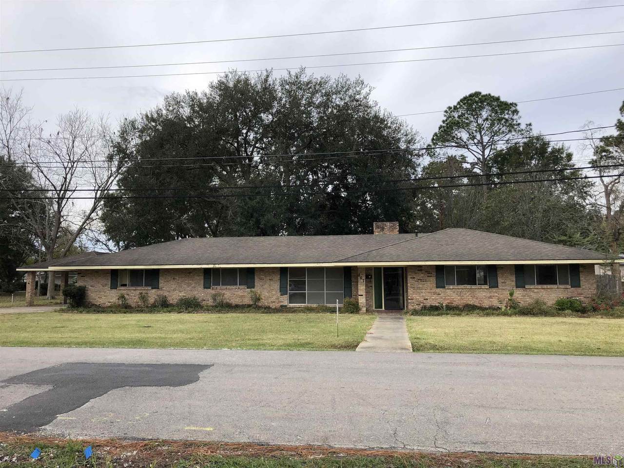 807 Singletary St - Photo 1