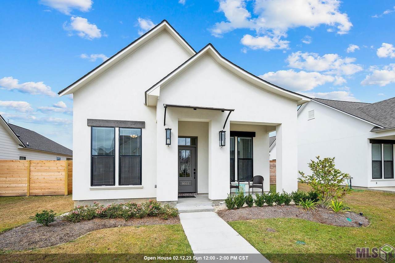 9944 Stonewater Dr - Photo 1
