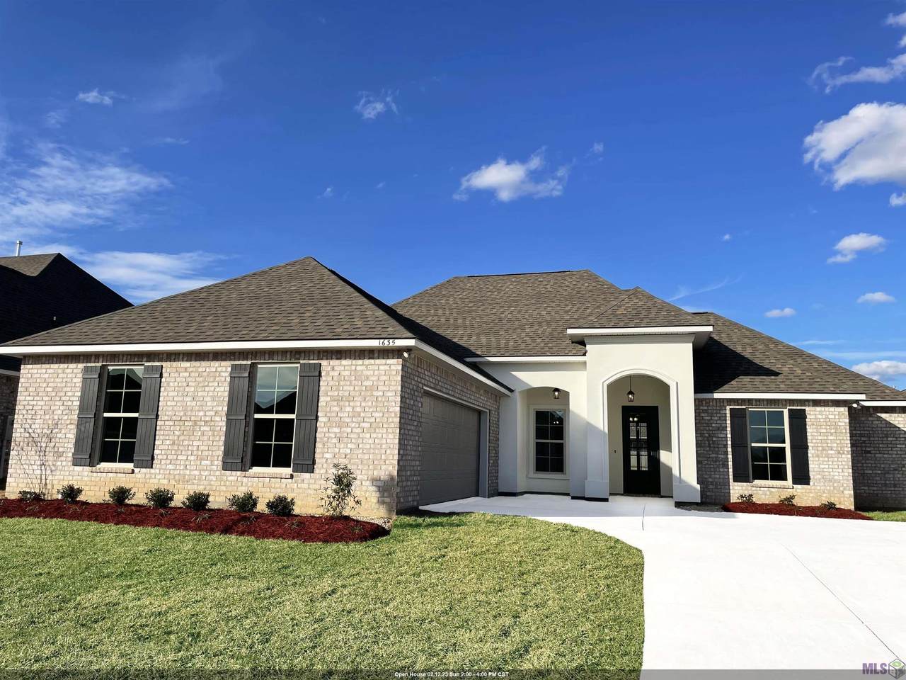 1635 Rangeland Ave - Photo 1