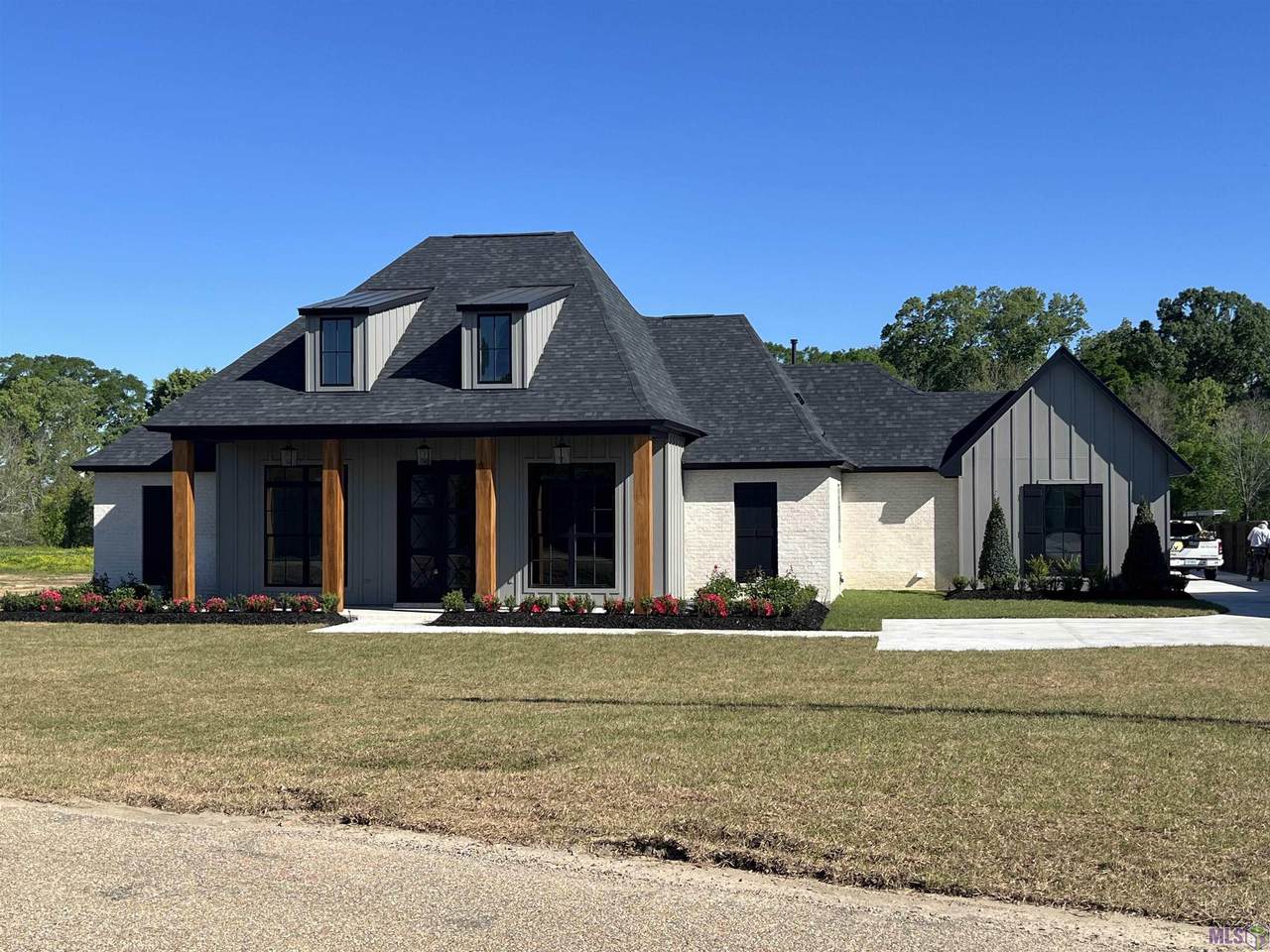 38190 Oakland Dr - Photo 1