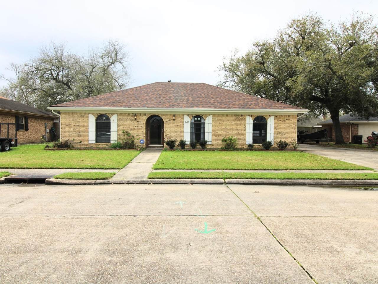 207 Marshall Dr - Photo 1