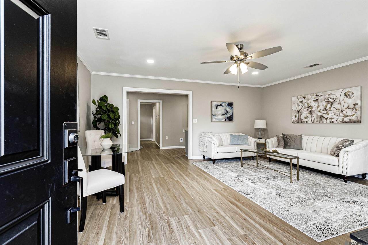 10031 Avenue B - Photo 1