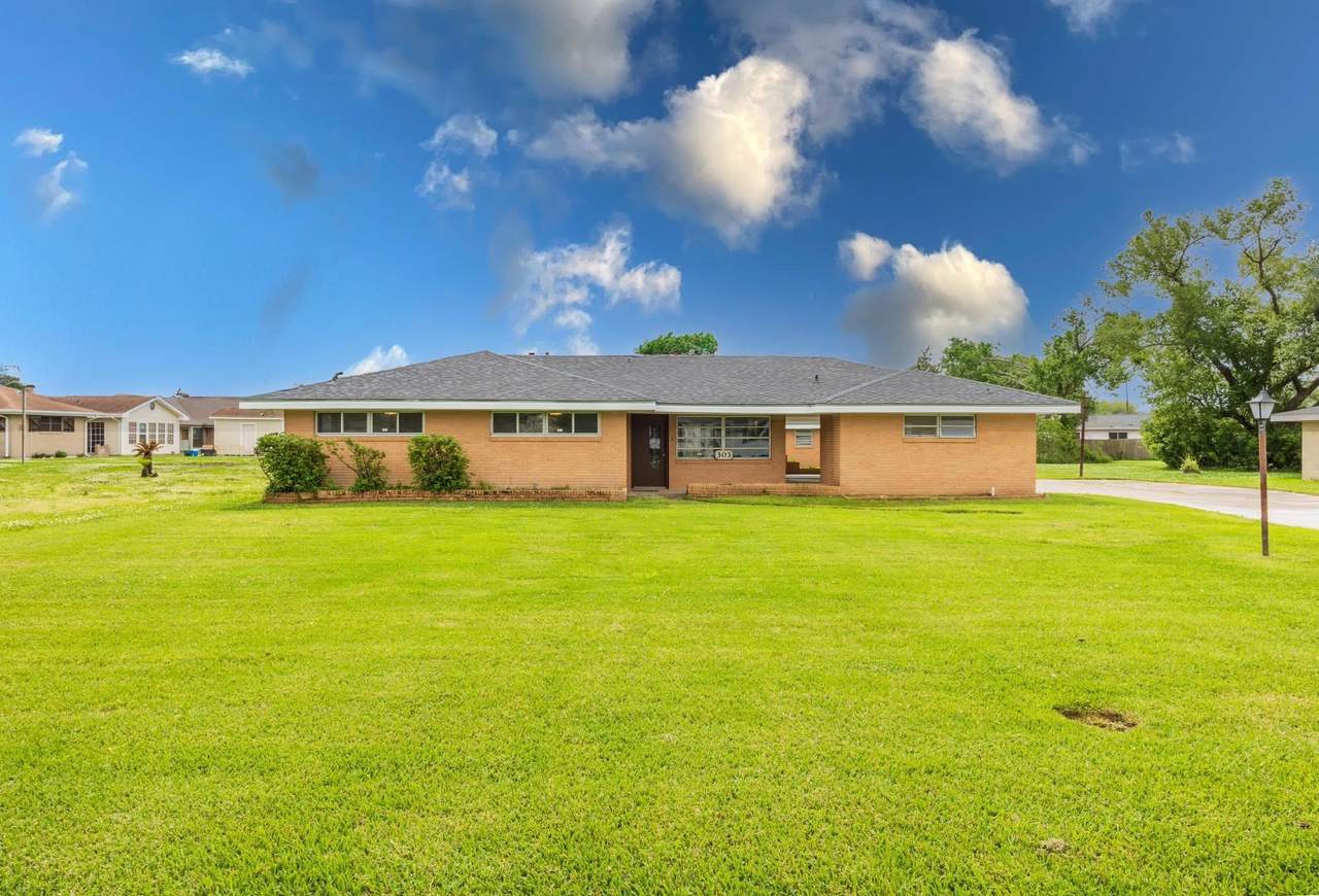303 Hialeah Avenue - Photo 1