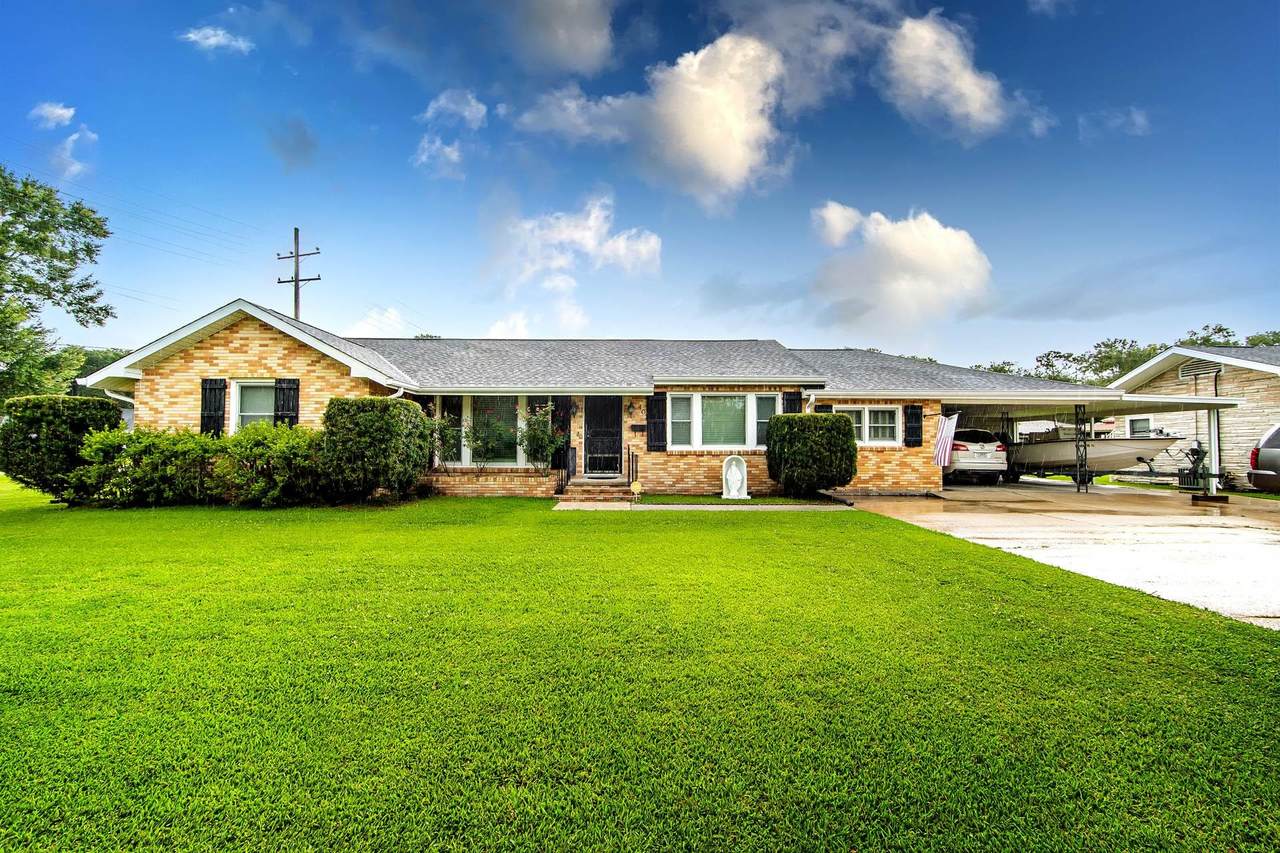 401 Maple Ave - Photo 1