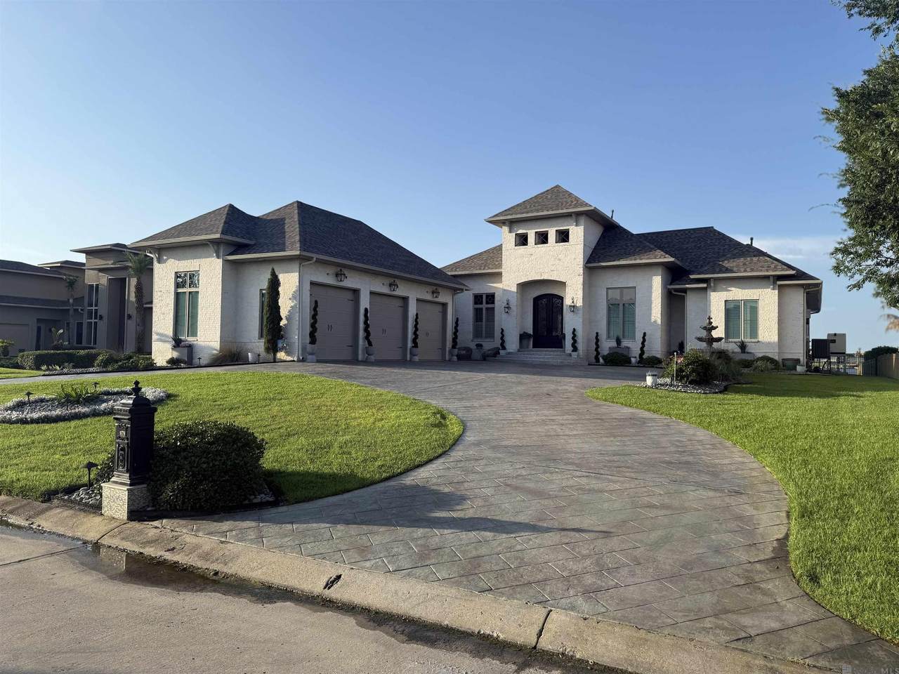 979 Lakeshore Blvd - Photo 1