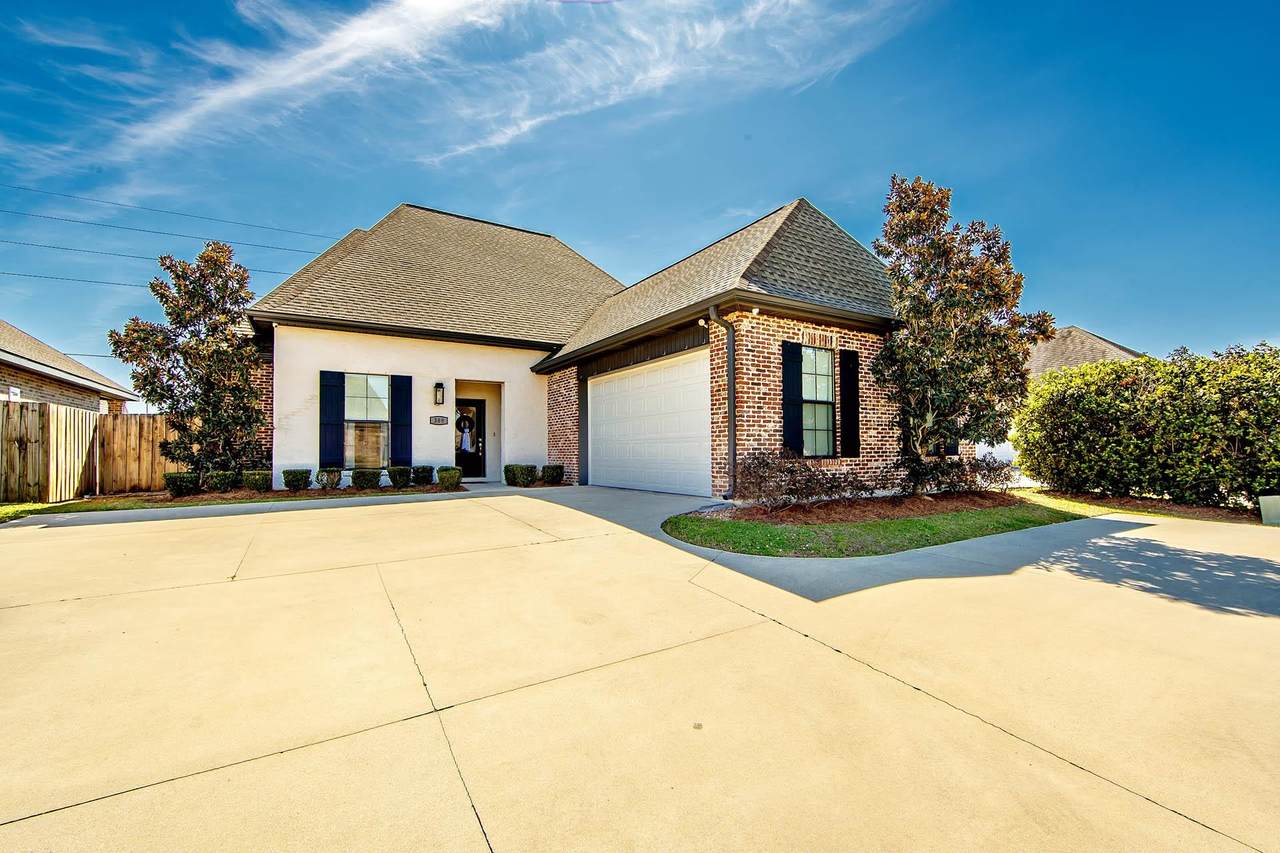 389 Shoal Drive - Photo 1