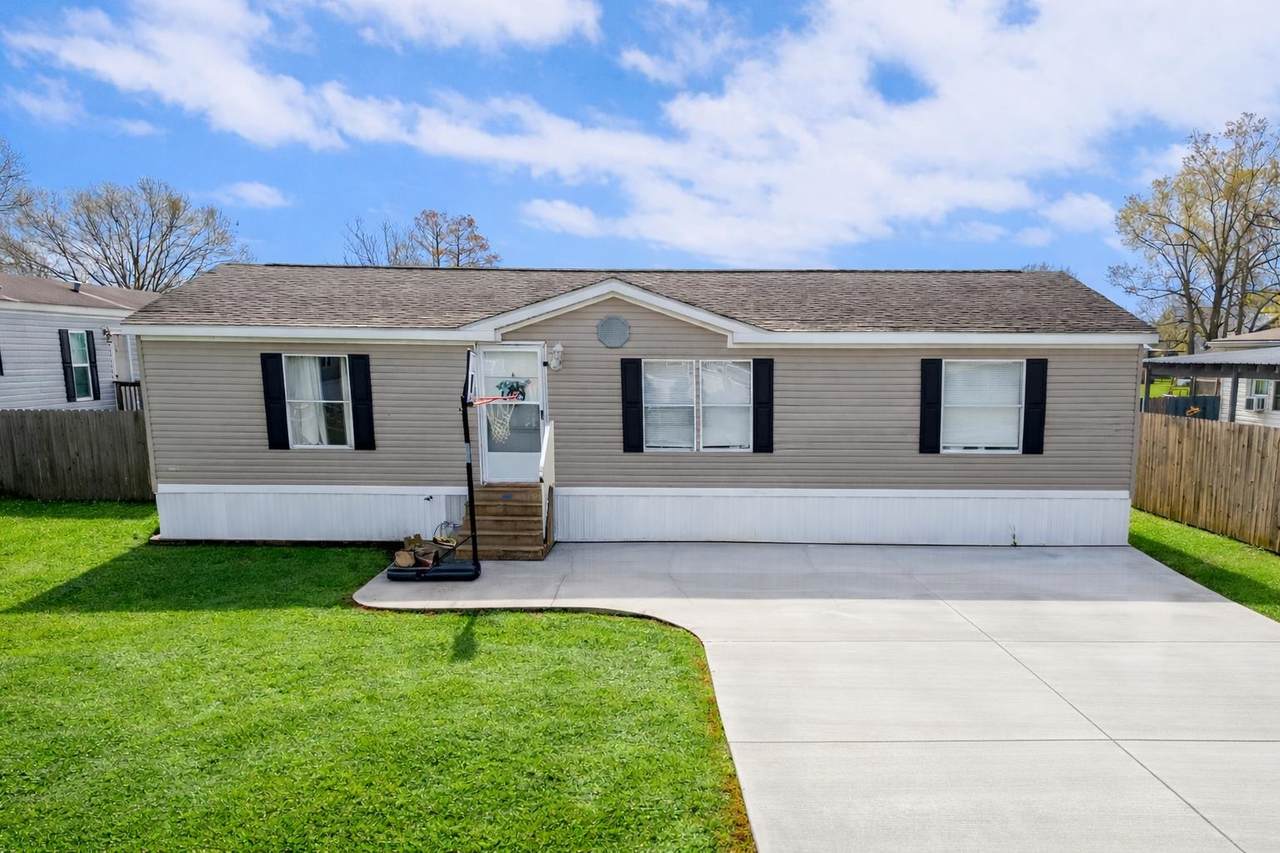 228 Hummingbird Drive - Photo 1