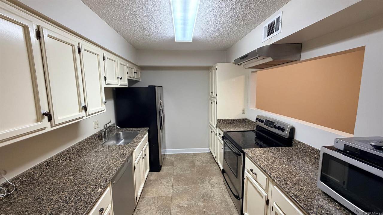 https://bt-photos.global.ssl.fastly.net/batonrouge/1280_boomver_3_2026008510-2.jpg