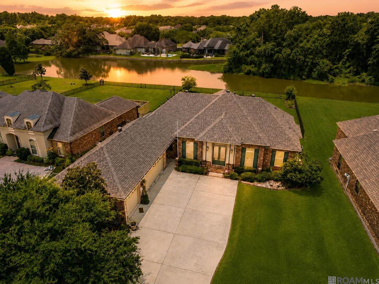 12421 Oak Alley Dr - Photo 1