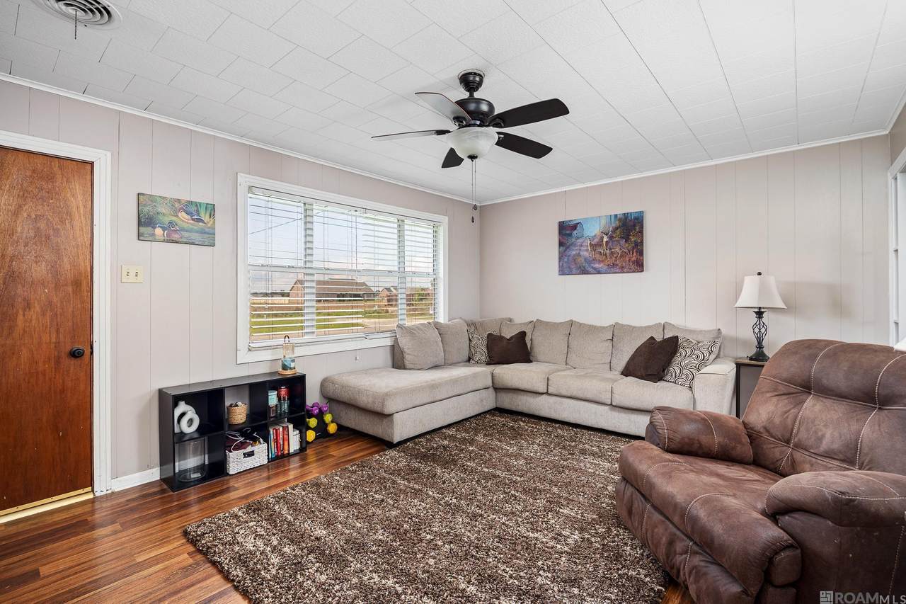 128 Bertie St - Photo 1
