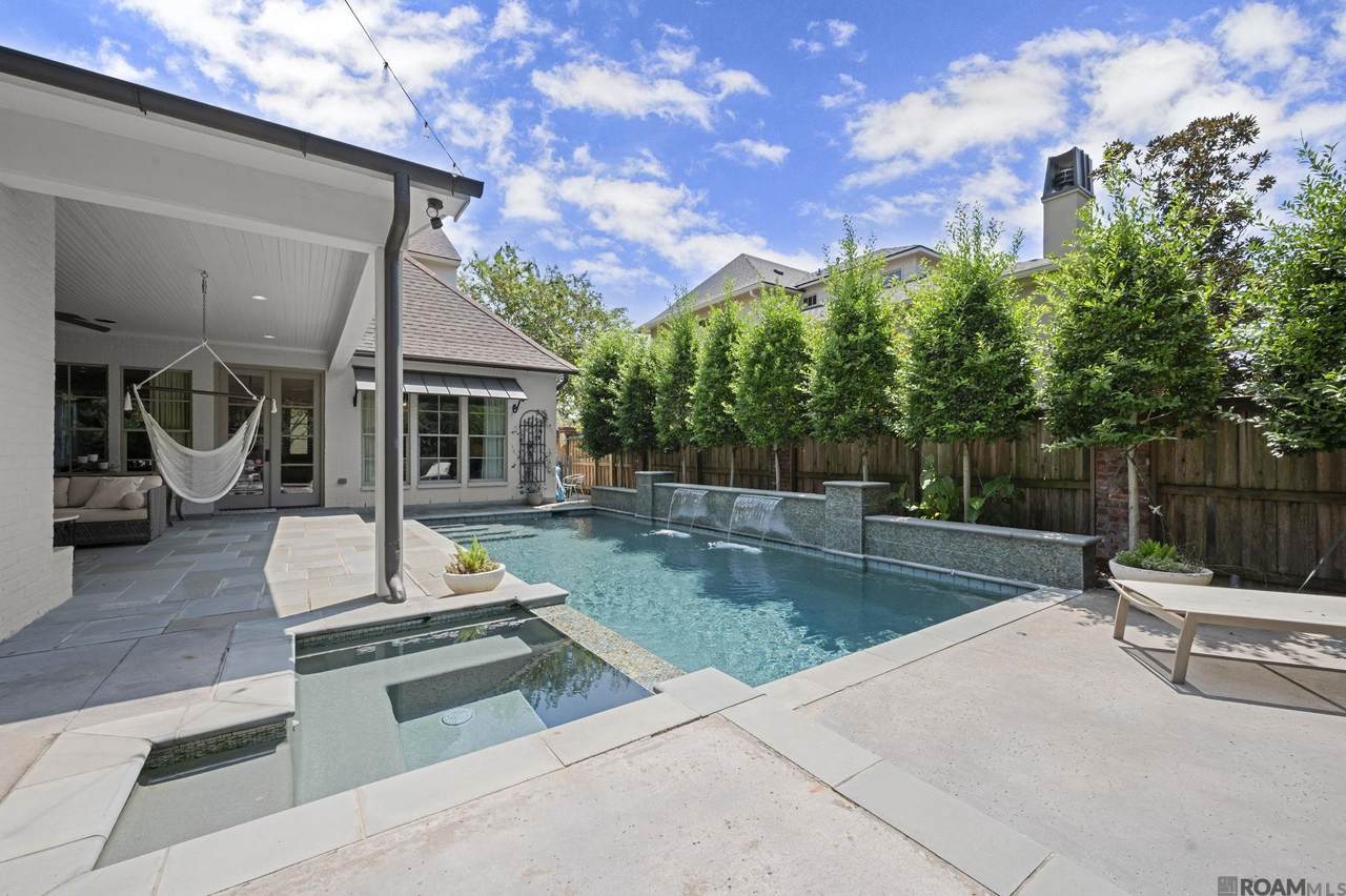 8002 Lanes End - Photo 1