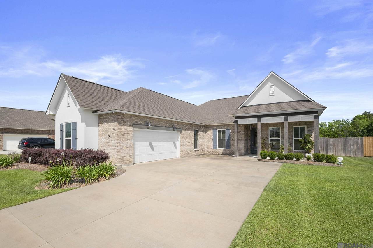 10239 Oak Colony Blvd - Photo 1