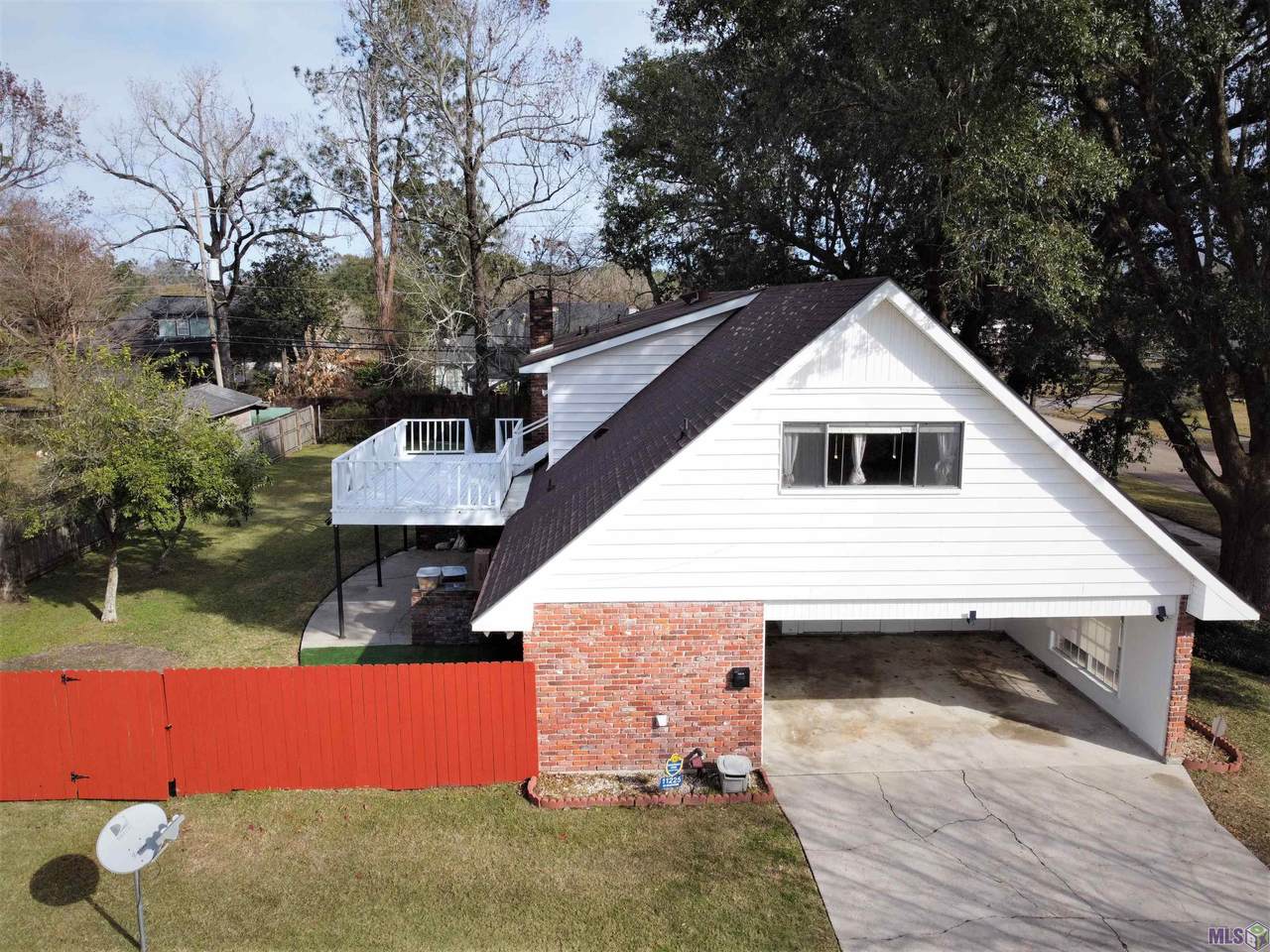 11225 Sheraton Dr - Photo 1