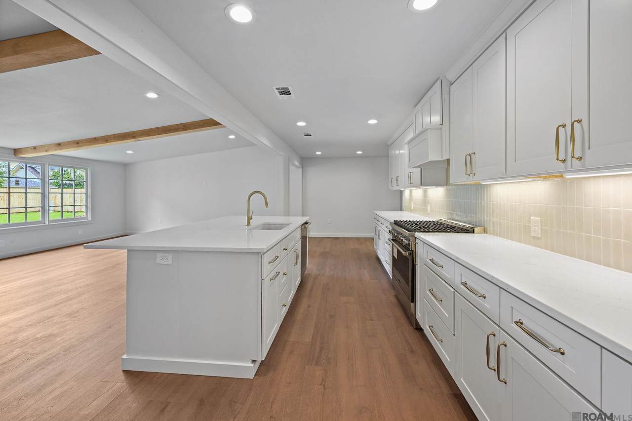 8872 Bayside Ave - Photo 1