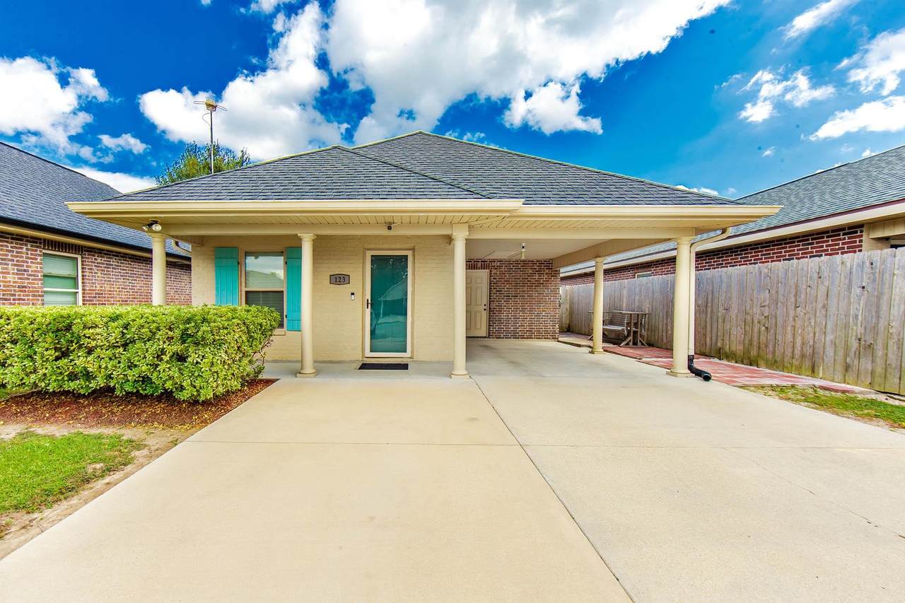 123 Sea Blue Lane - Photo 1