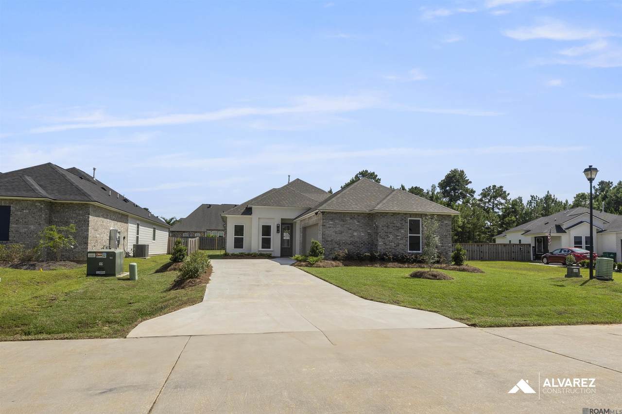 5017 Scotts Bayou Ln - Photo 1
