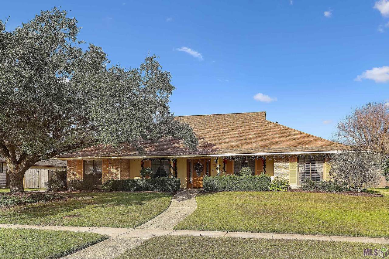 12215 Chester Dr - Photo 1
