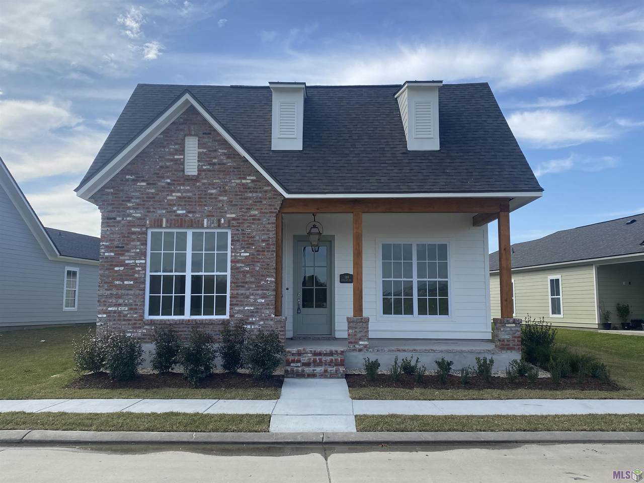 189 Royal Oak Blvd - Photo 1