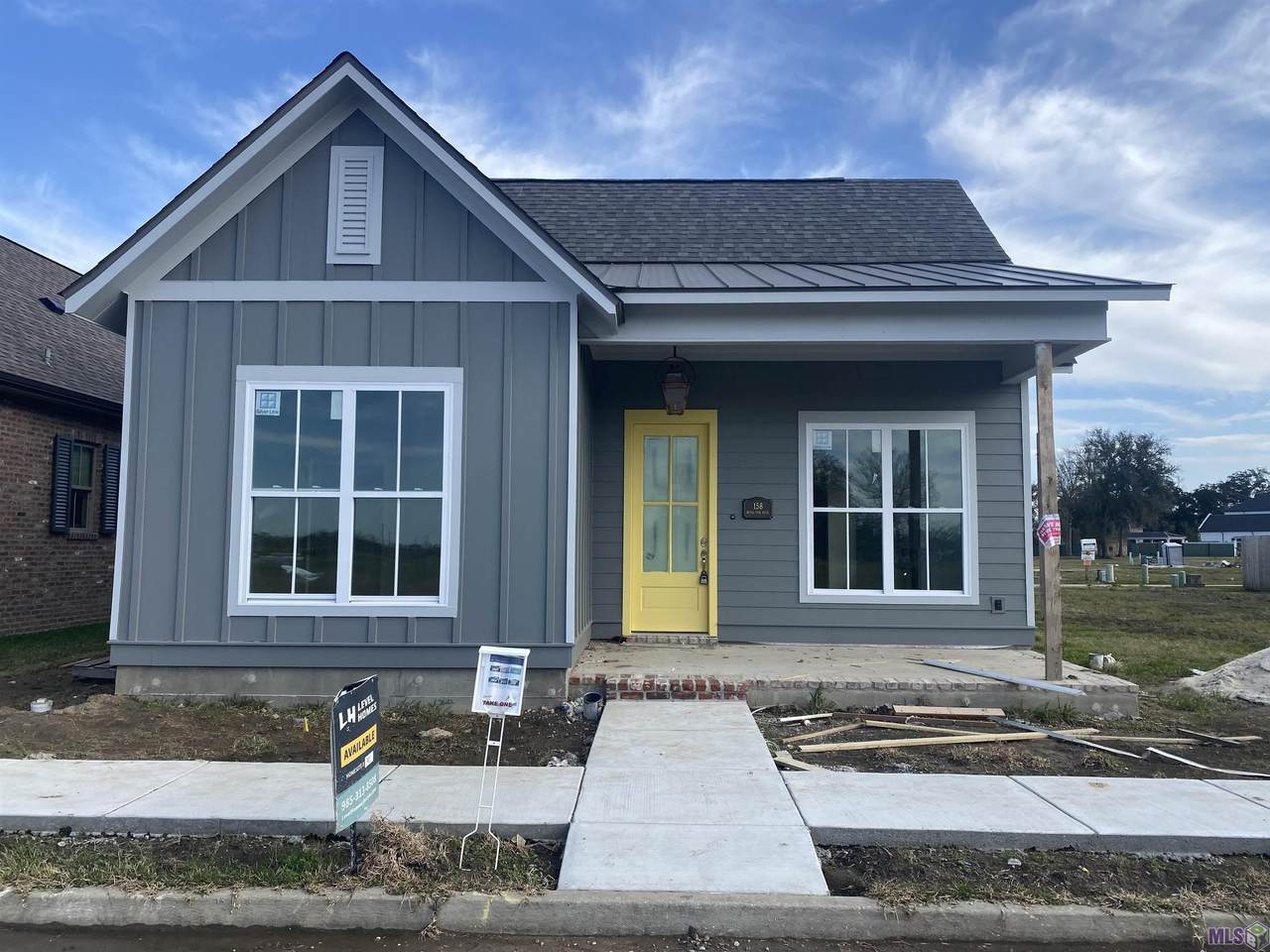 158 Royal Oak Blvd - Photo 1