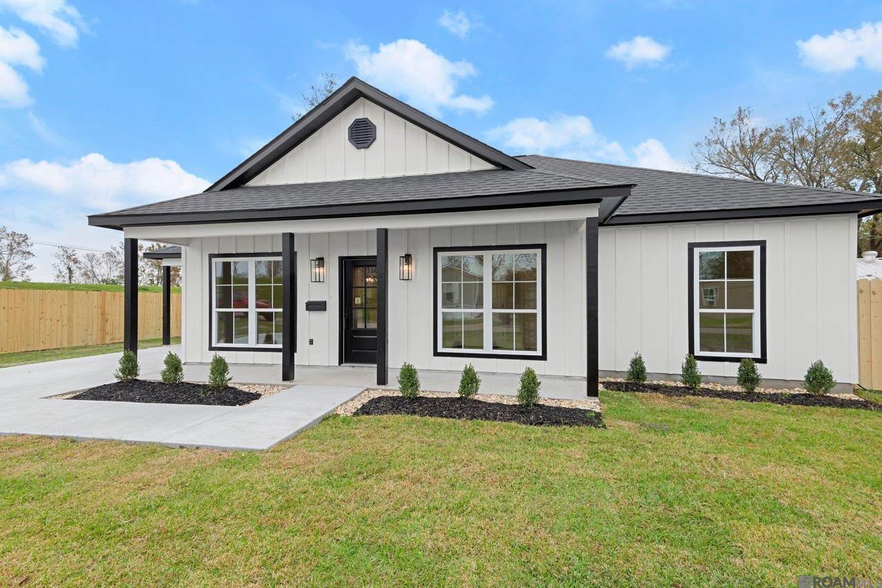 105 Oak St - Photo 1