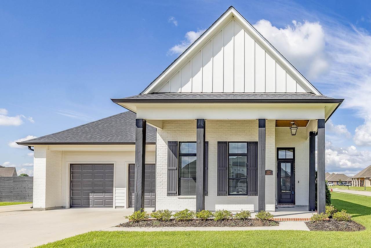 102 Farmington Court - Photo 1