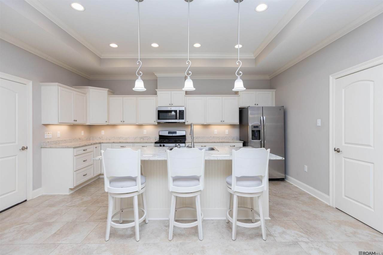 7111 Village Charmant - Photo 1