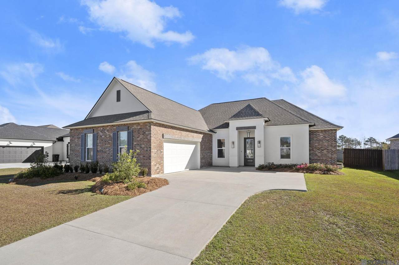 10233 Oak Colony Blvd - Photo 1