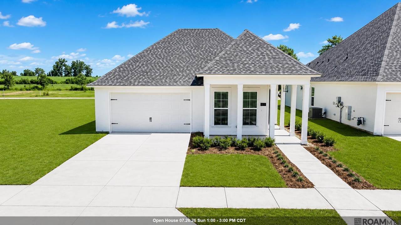 4438 Camargue Avenue - Photo 1