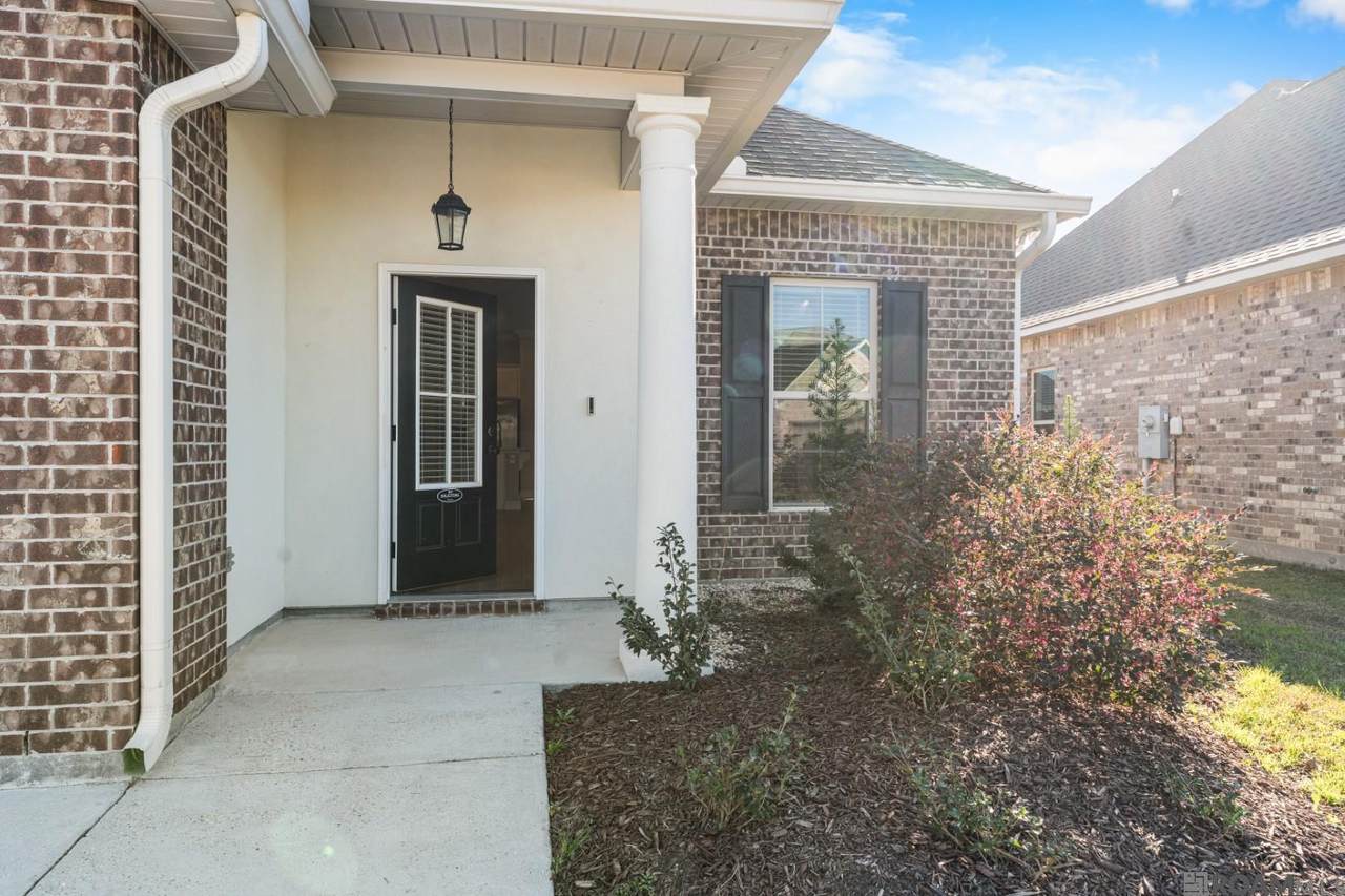 40205 Maddie Dr - Photo 1