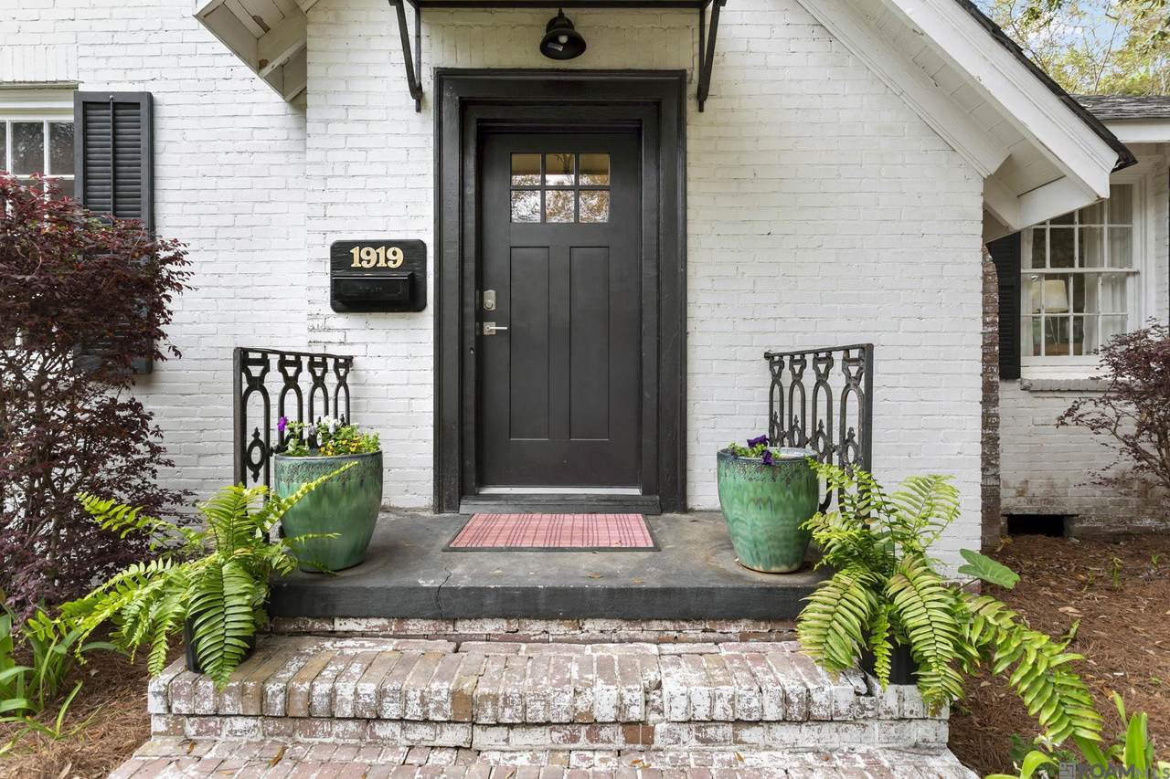 1919 Stanford Ave - Photo 1