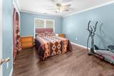 1044 Sherwood Forest Blvd - Photo 15