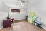 1044 Sherwood Forest Blvd - Photo 16
