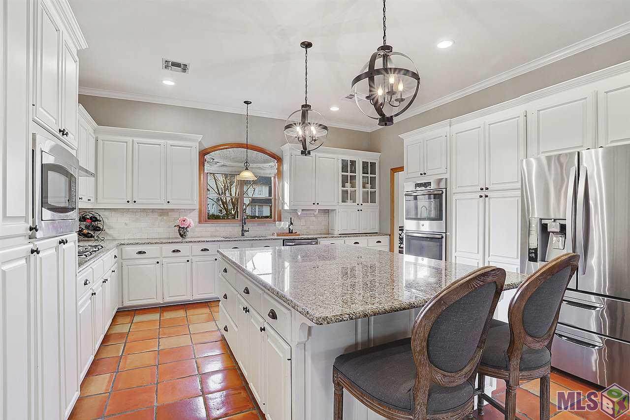 17623 Eaglewood Dr - Photo 1