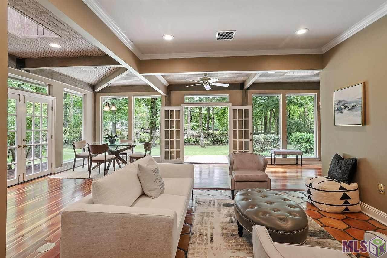 8031 Oak Hollow Dr - Photo 1
