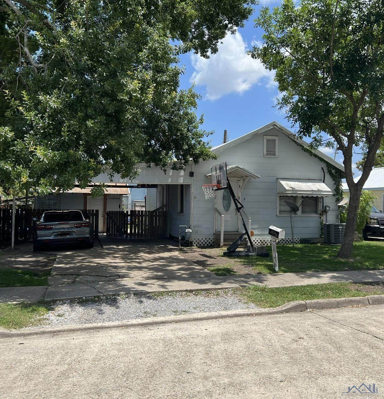 1231 Church St - Photo 1