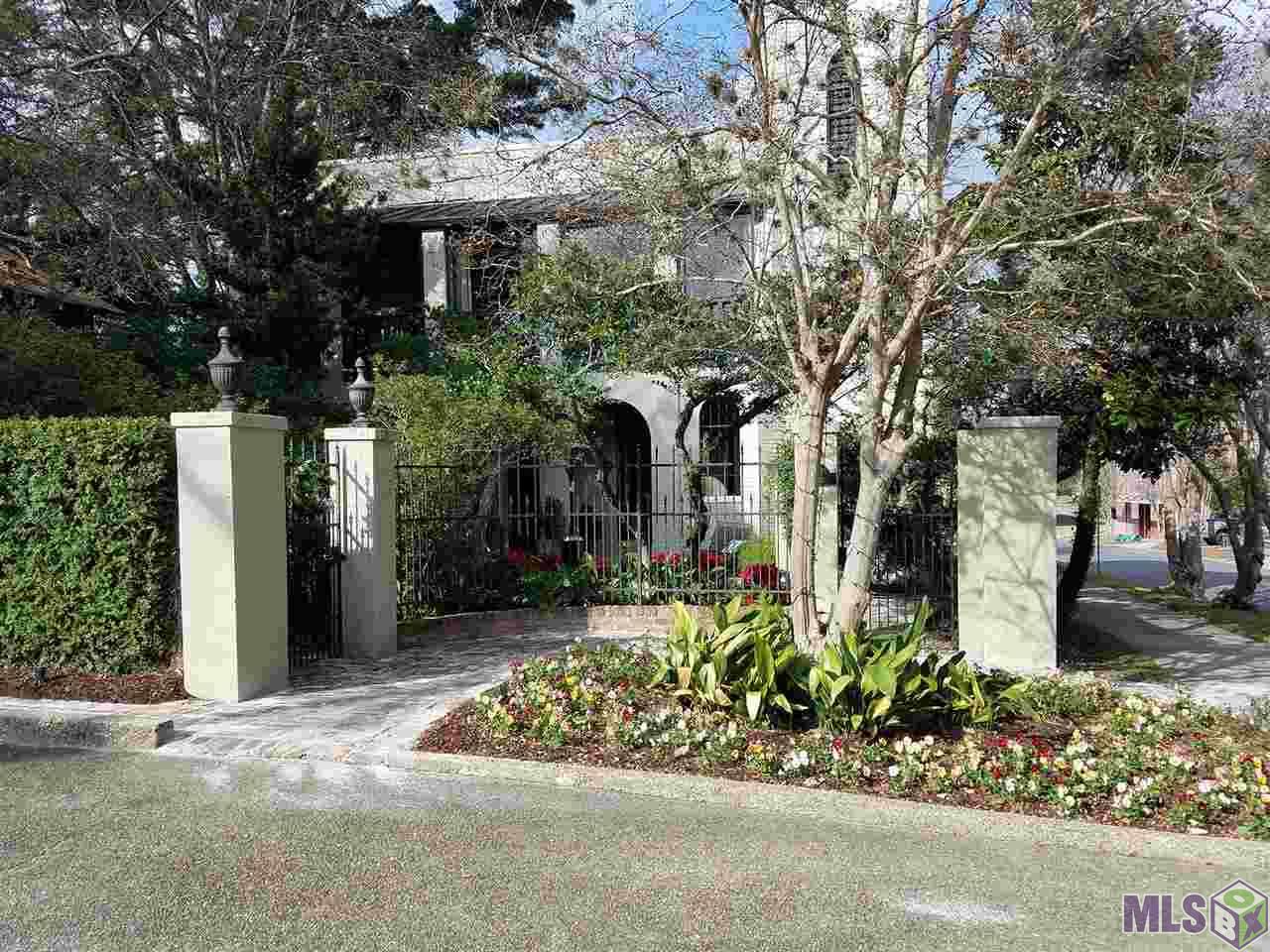 1055 Laurel St - Photo 1