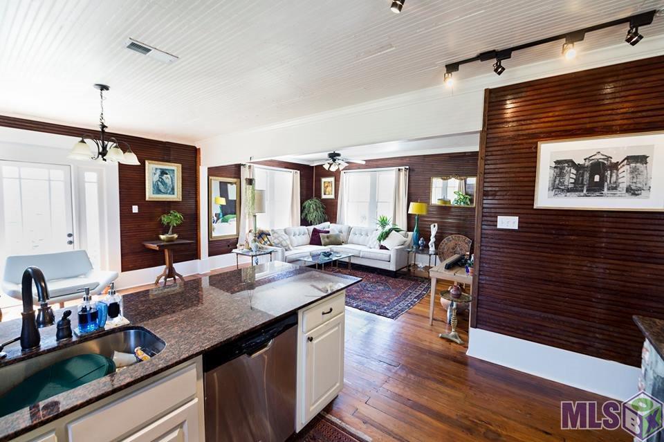 533 Spain St - Photo 1