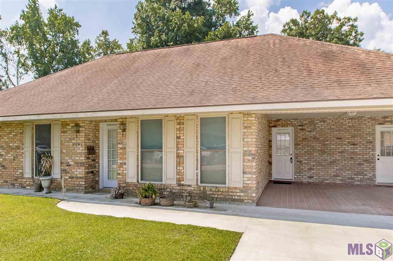 9592 Darryl Pkwy - Photo 1