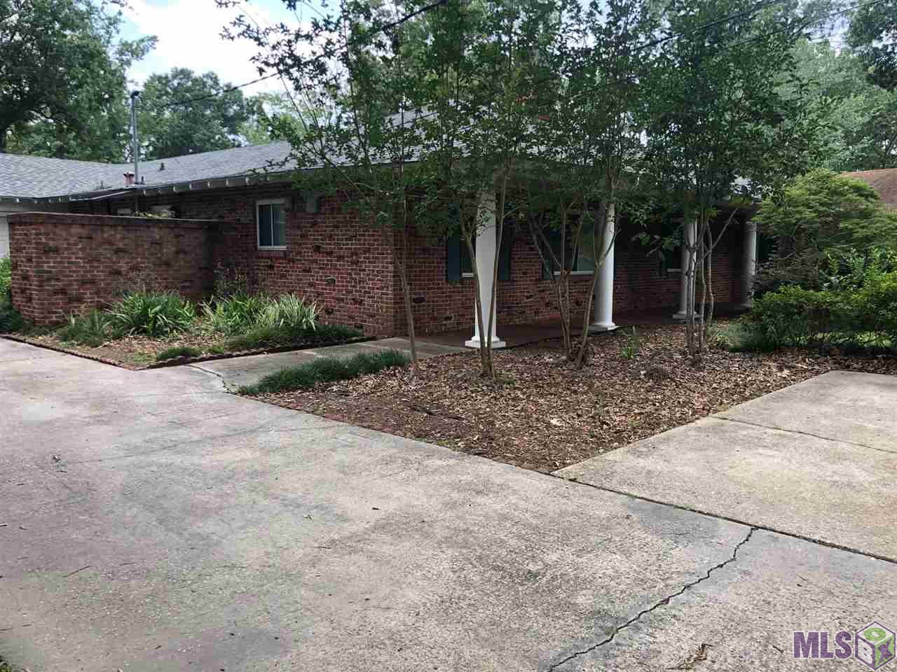 998 Lakeview Dr - Photo 1